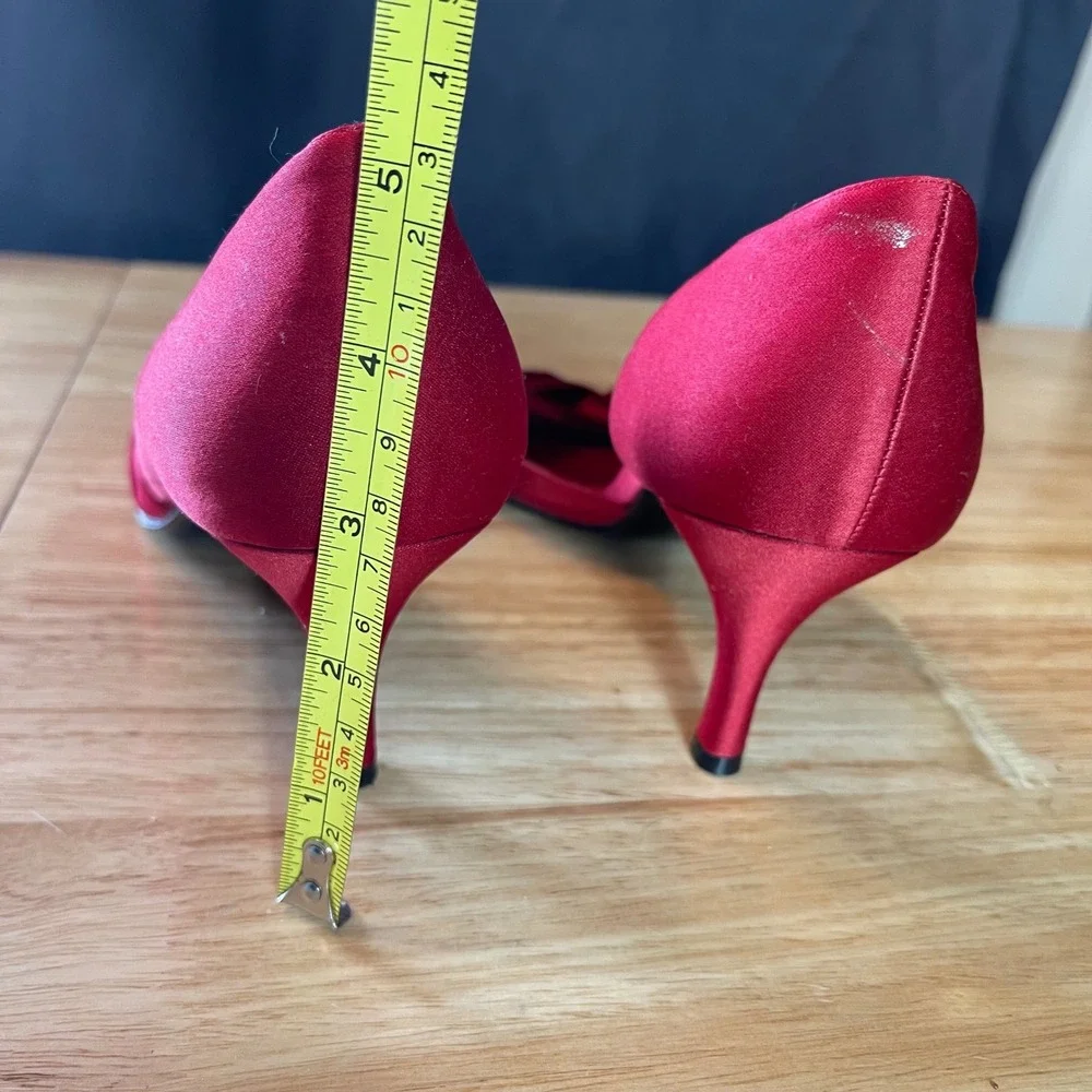 Nina New York Womens Red Satin Peep Toe dOrsay Kitten Heel Pumps Size 11M
